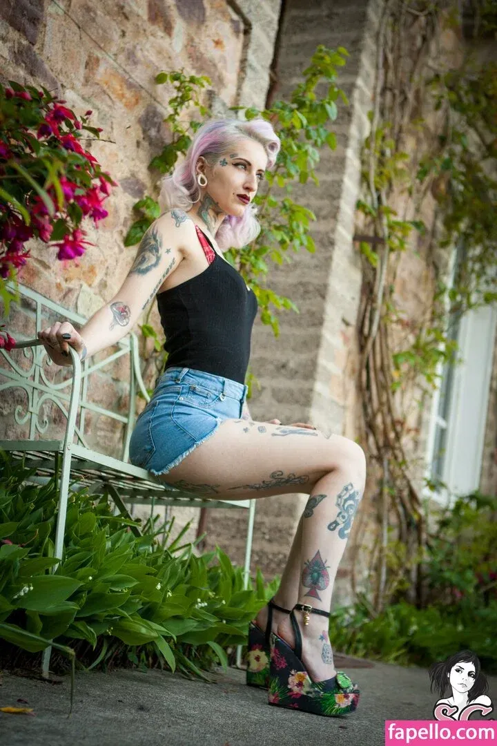 Gladyce / gladycefavour / gladycesuicide Onlyfans Photo Gallery 