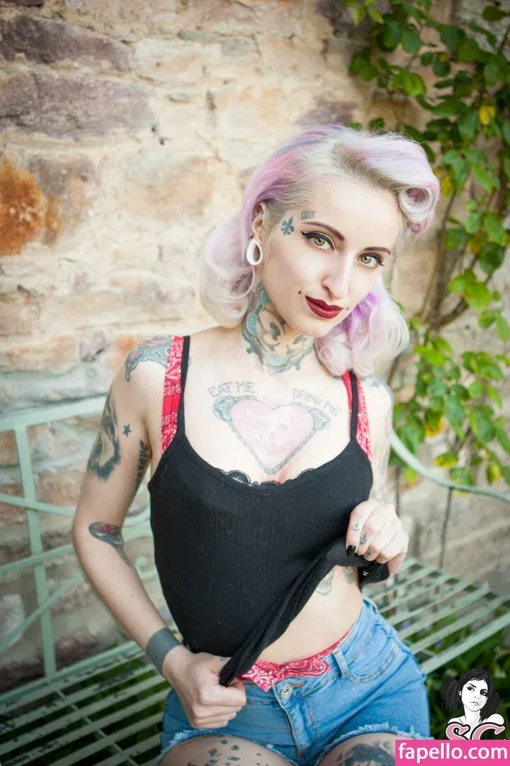 Gladyce / gladycefavour / gladycesuicide Onlyfans Photo Gallery 