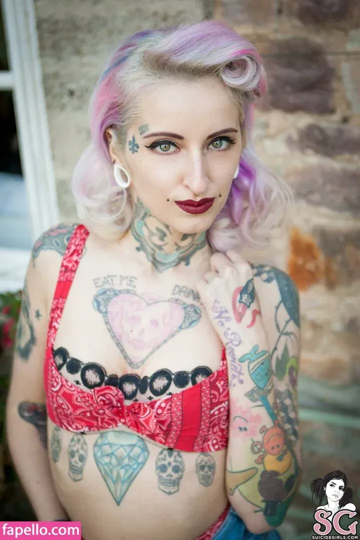 Gladyce / gladycefavour / gladycesuicide Onlyfans Photo Gallery 