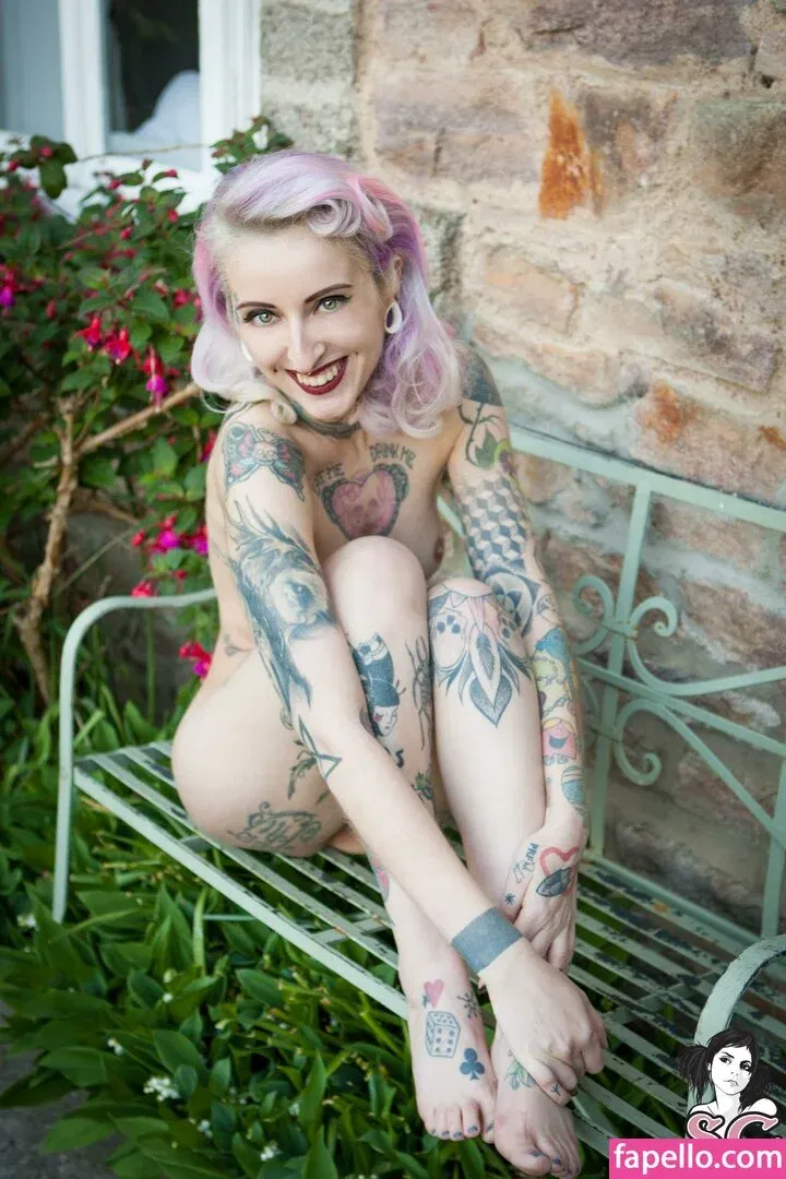 Gladyce / gladycefavour / gladycesuicide Onlyfans Photo Gallery 