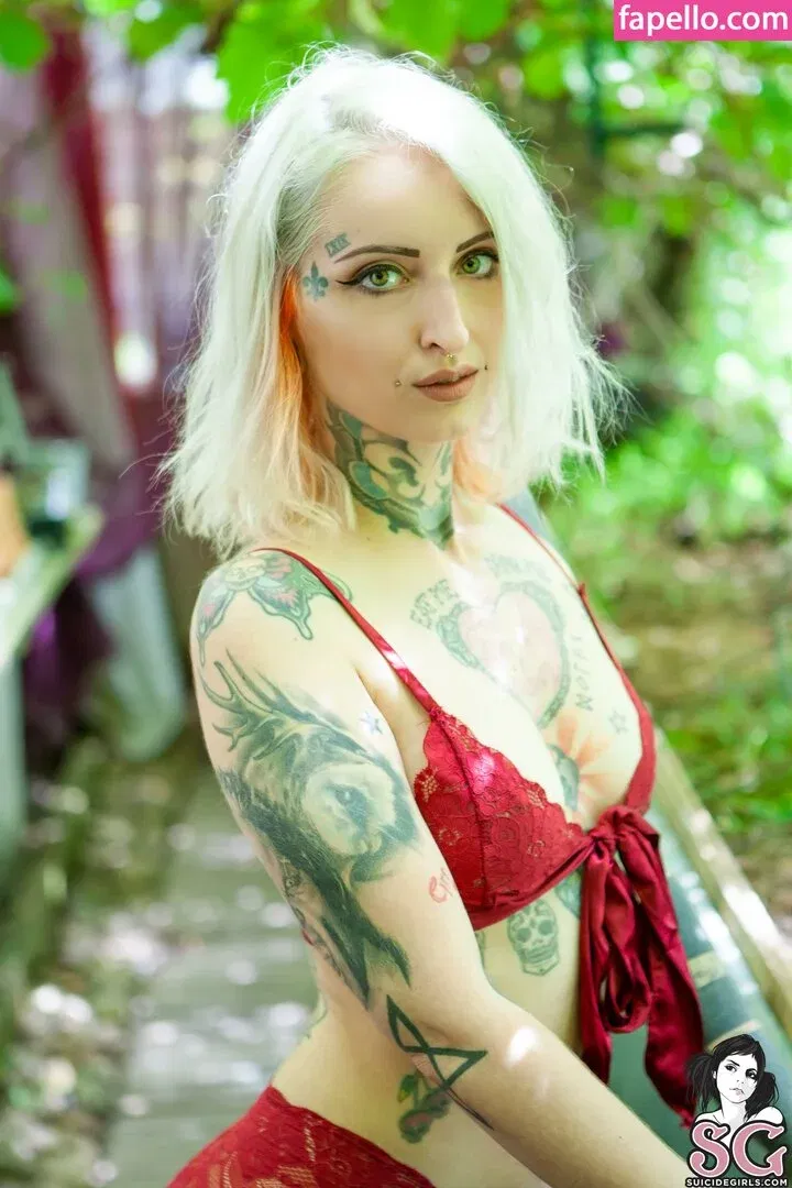 Gladyce / gladycefavour / gladycesuicide Onlyfans Photo Gallery 