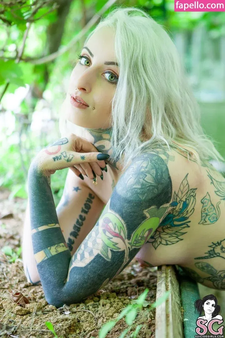 Gladyce / gladycefavour / gladycesuicide Onlyfans Photo Gallery 