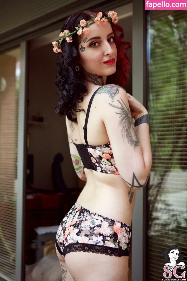 Gladyce / gladycefavour / gladycesuicide Onlyfans Photo Gallery 