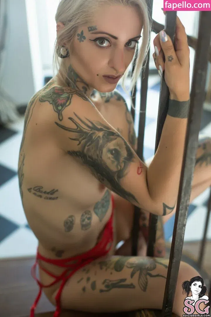 Gladyce / gladycefavour / gladycesuicide Onlyfans Photo Gallery 