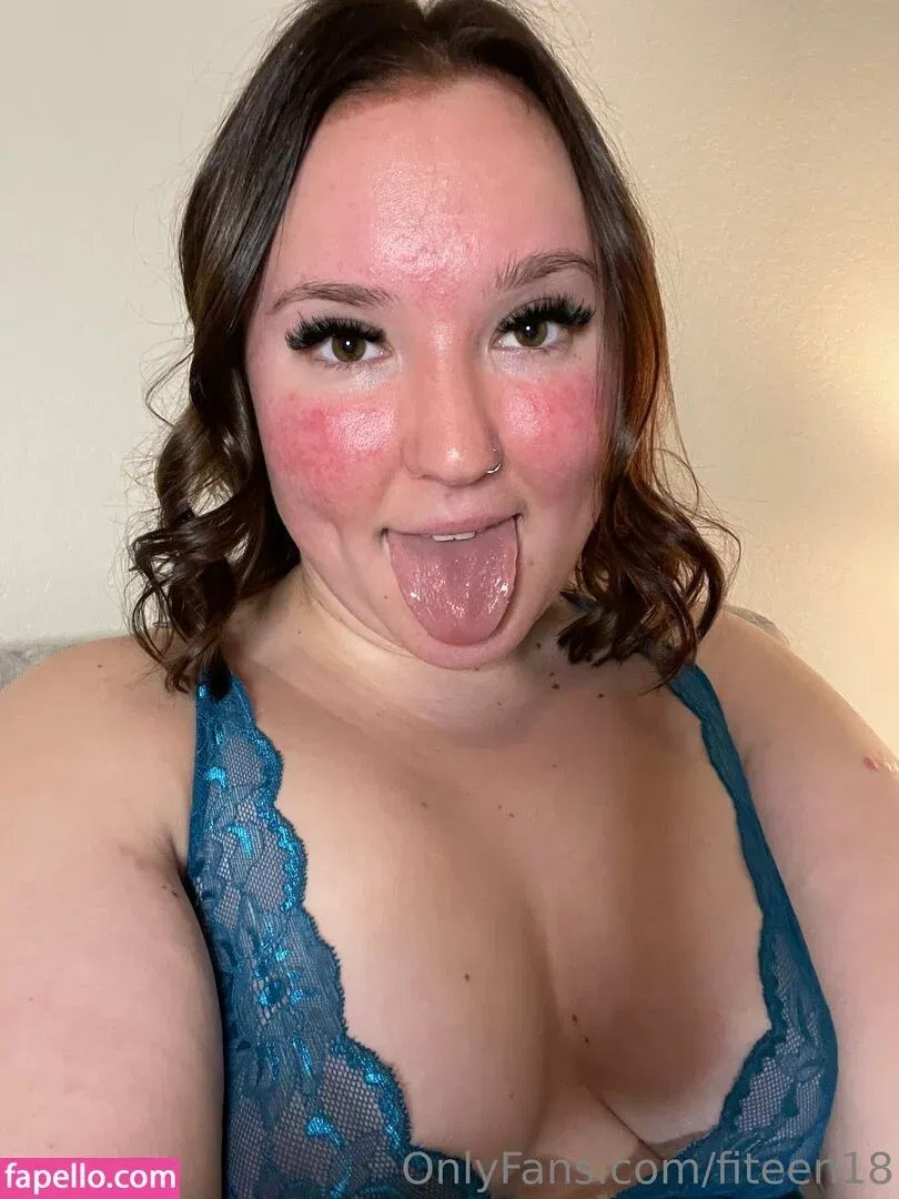 fiteen18 / nikinina178 Onlyfans Photo Gallery 