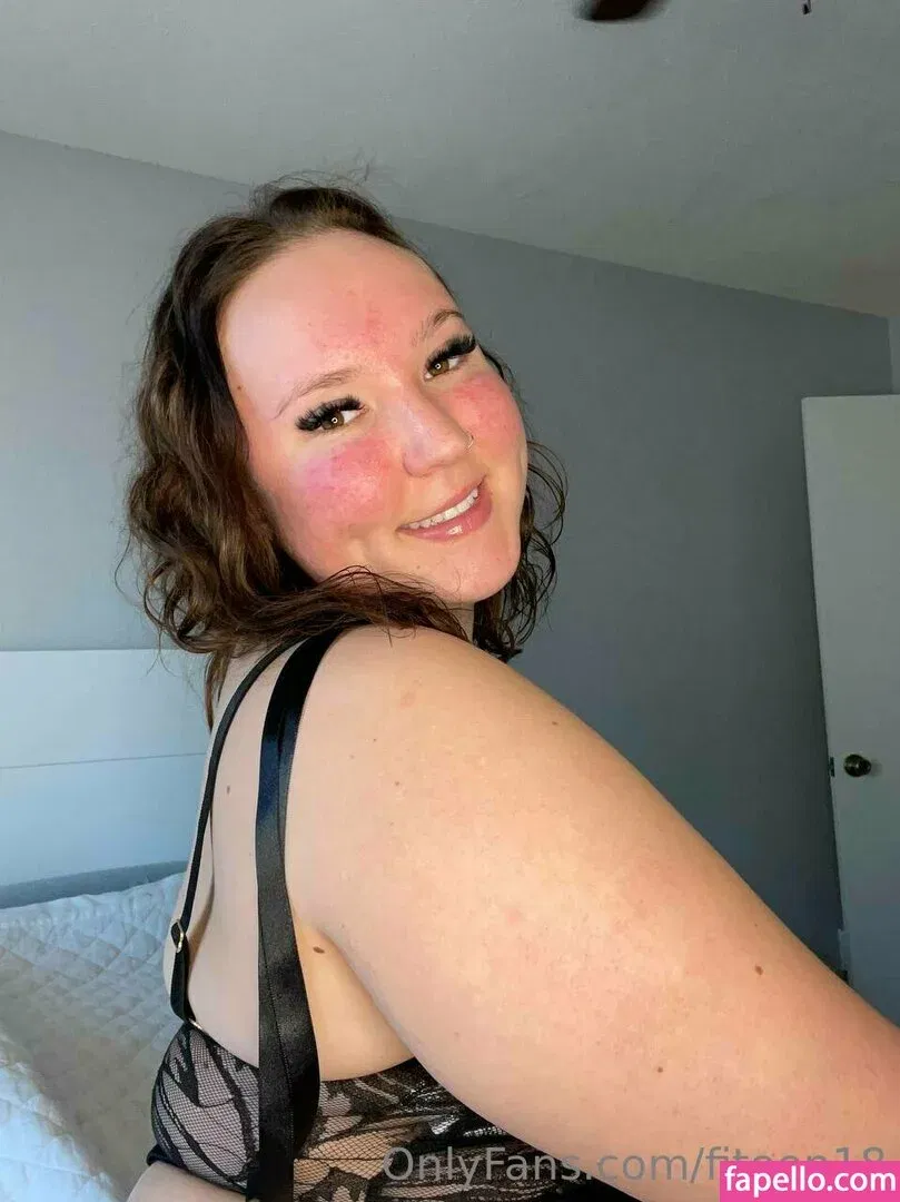 fiteen18 / nikinina178 Onlyfans Photo Gallery 