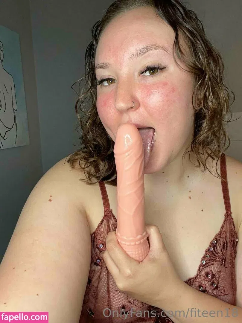 fiteen18 / nikinina178 Onlyfans Photo Gallery 