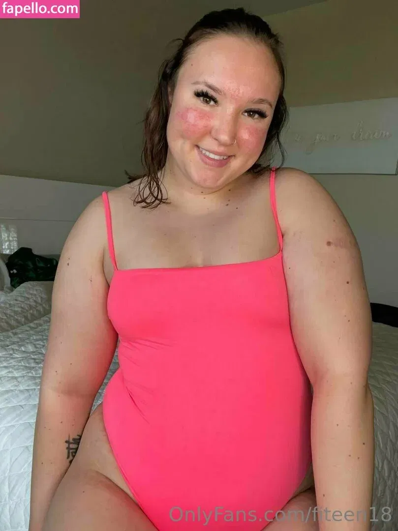 fiteen18 / nikinina178 Onlyfans Photo Gallery 