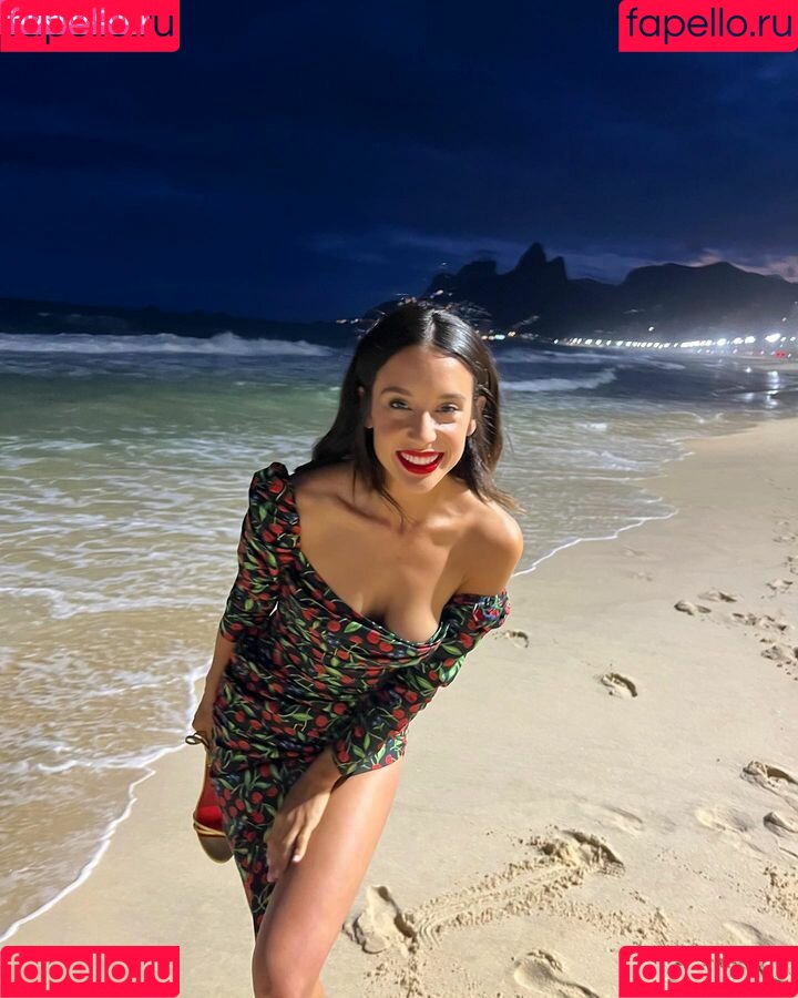 Maria Pedraza Onlyfans Photo Gallery 