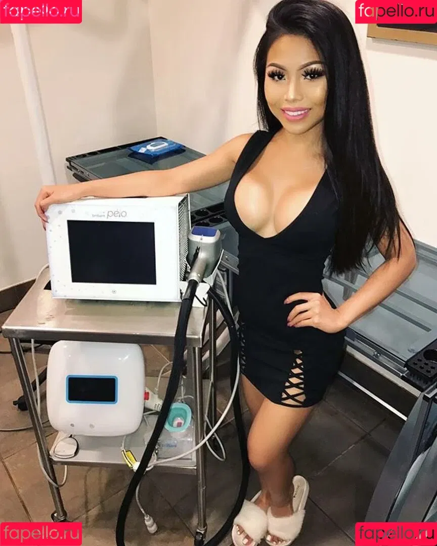 Jane Yum / Jane Yumul / janeymeow / janeyum Onlyfans Photo Gallery 