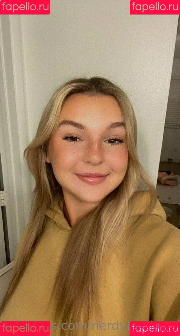 chaseelynnx / nerdyhayley69 Onlyfans Photo Gallery 