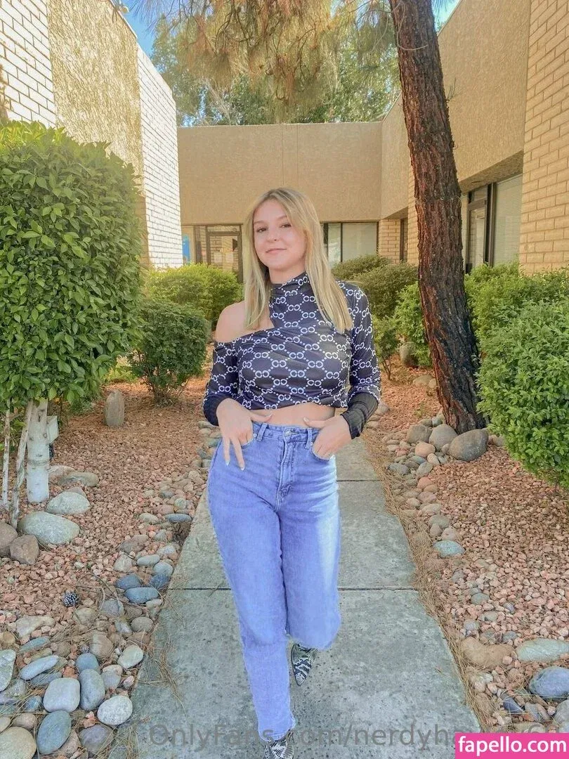 chaseelynnx / nerdyhayley69 Onlyfans Photo Gallery 