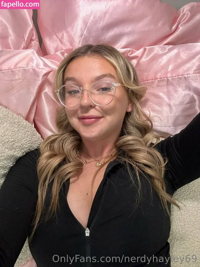 chaseelynnx / nerdyhayley69 Onlyfans Photo Gallery 