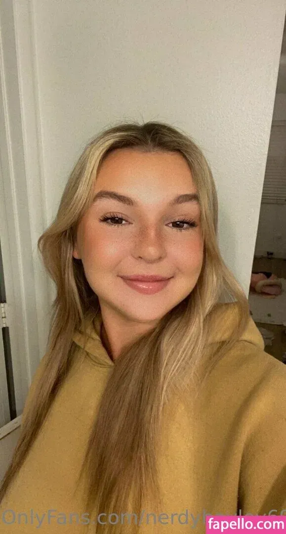 chaseelynnx / nerdyhayley69 Onlyfans Photo Gallery 