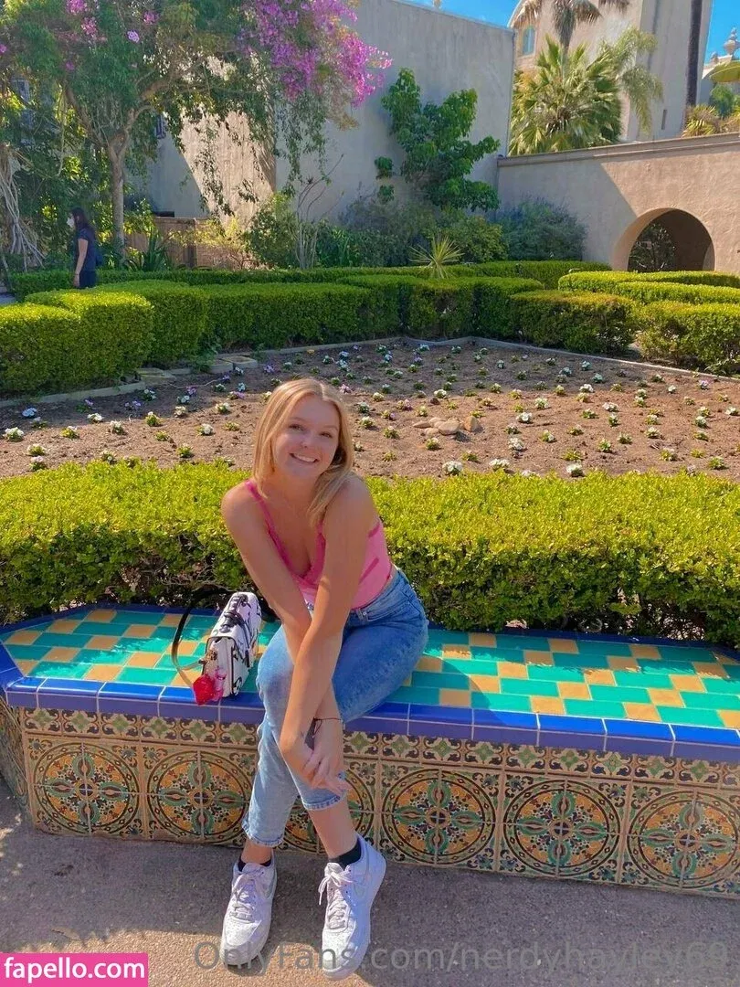 chaseelynnx / nerdyhayley69 Onlyfans Photo Gallery 