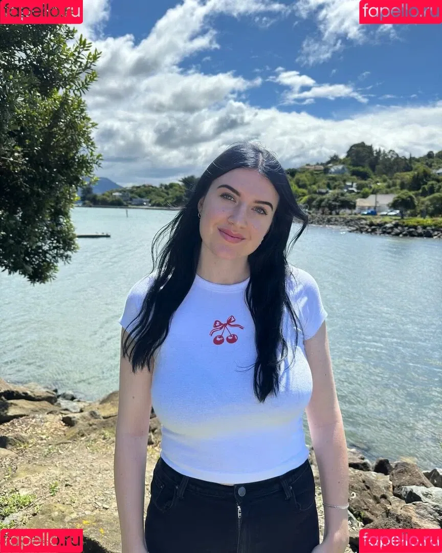 Sophiealiccee / Spicysofiaxo / sophaliccee / sophoalicexo Onlyfans Photo Gallery 