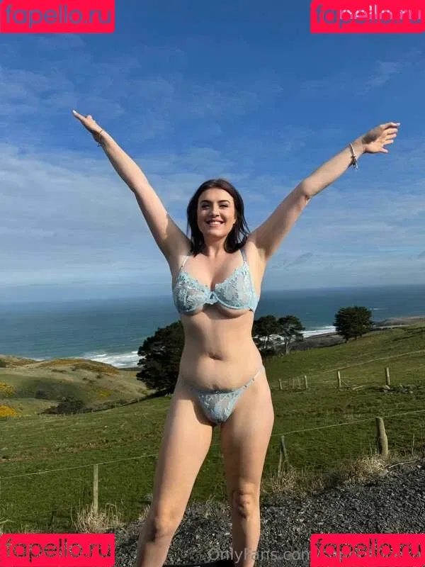 Sophiealiccee / Spicysofiaxo / sophaliccee / sophoalicexo Onlyfans Photo Gallery 
