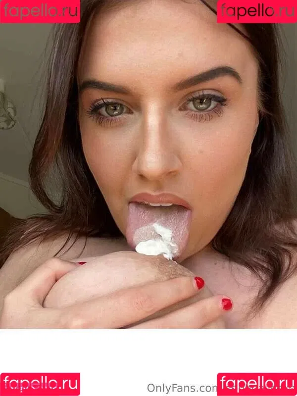 Sophiealiccee / Spicysofiaxo / sophaliccee / sophoalicexo Onlyfans Photo Gallery 