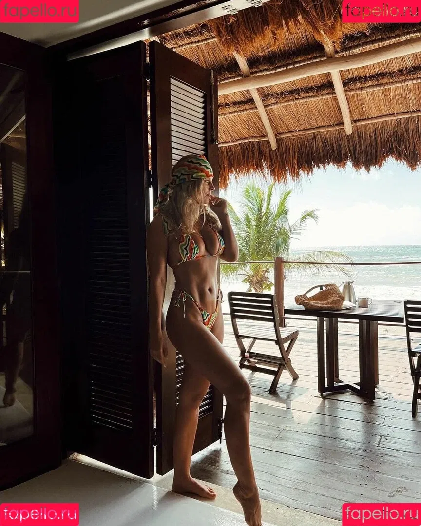 Natasha Oakley / tashoakley Onlyfans Photo Gallery 