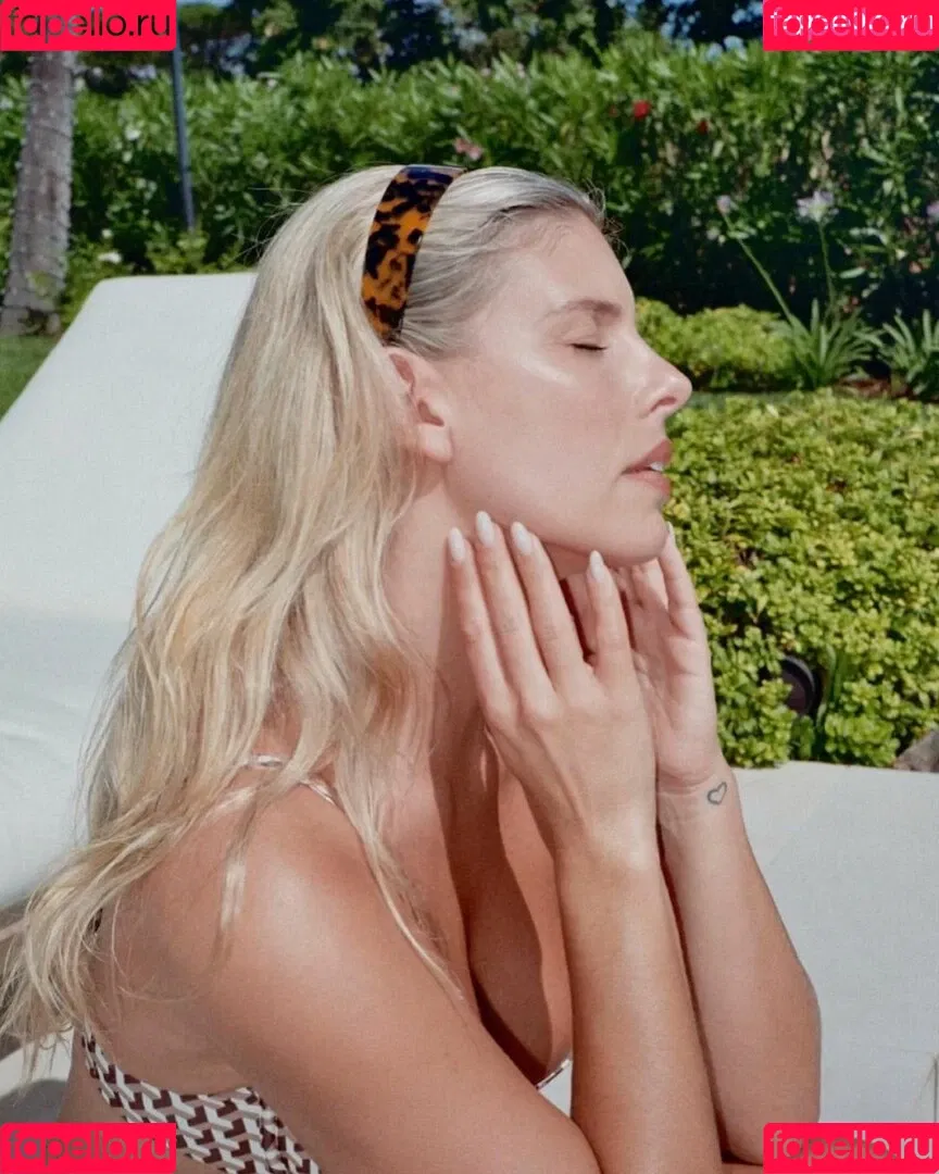 Natasha Oakley / tashoakley Onlyfans Photo Gallery 