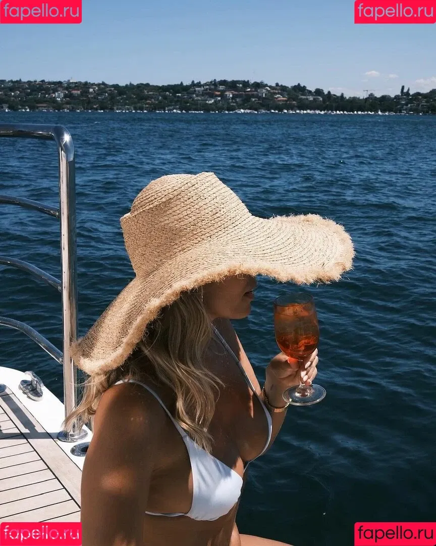 Natasha Oakley / tashoakley Onlyfans Photo Gallery 