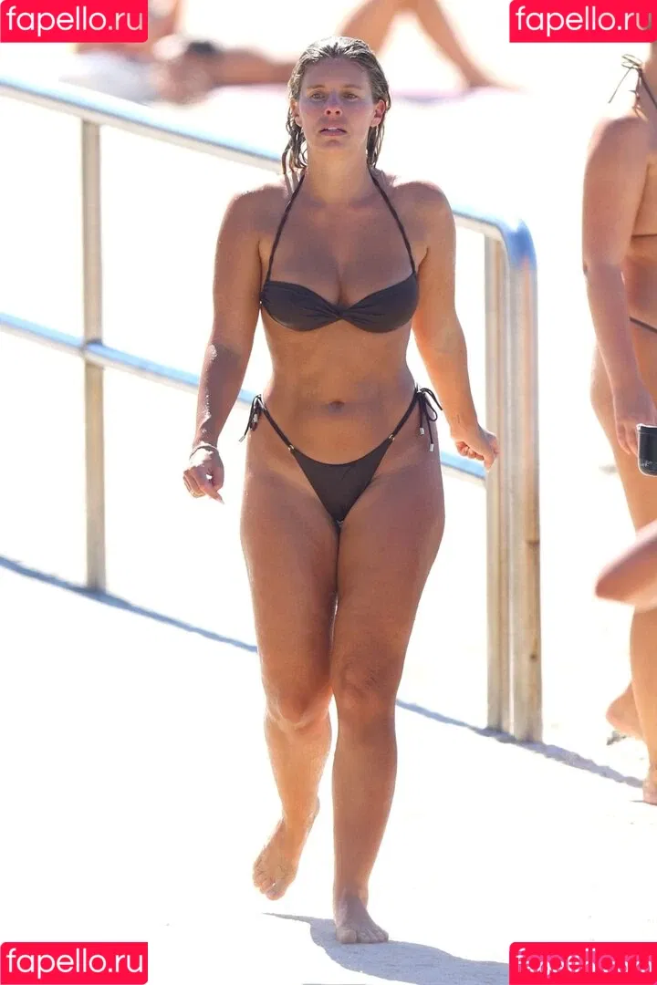 Natasha Oakley / tashoakley Onlyfans Photo Gallery 