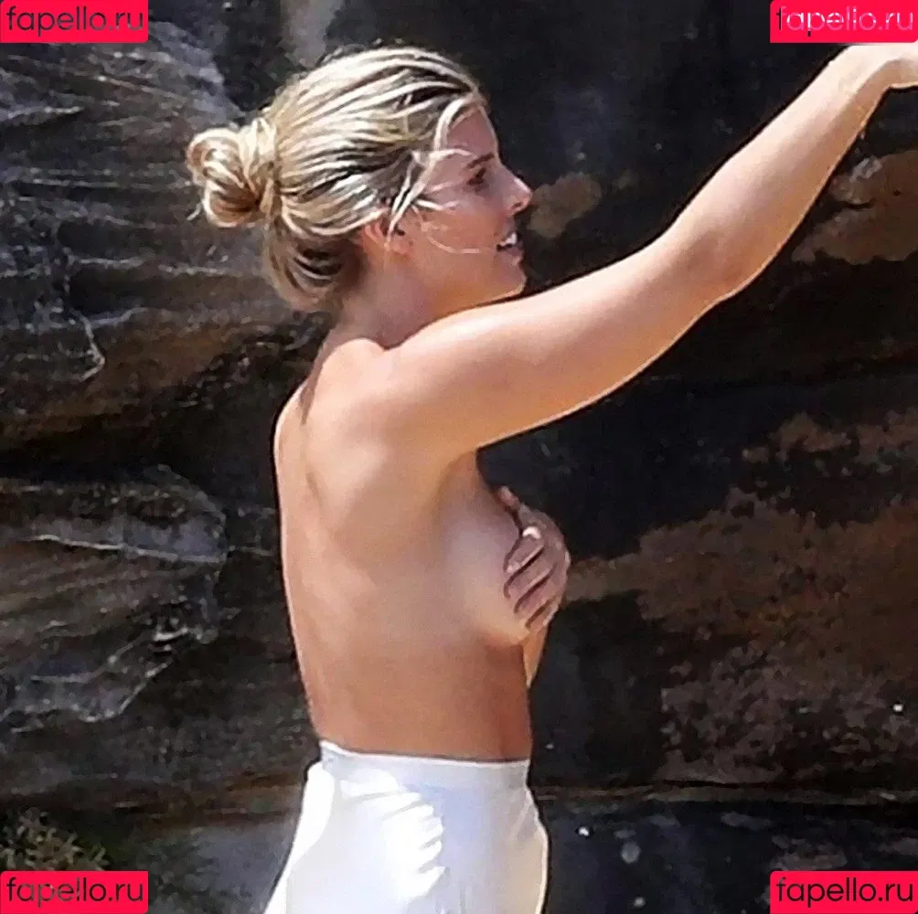 Natasha Oakley / tashoakley Onlyfans Photo Gallery 