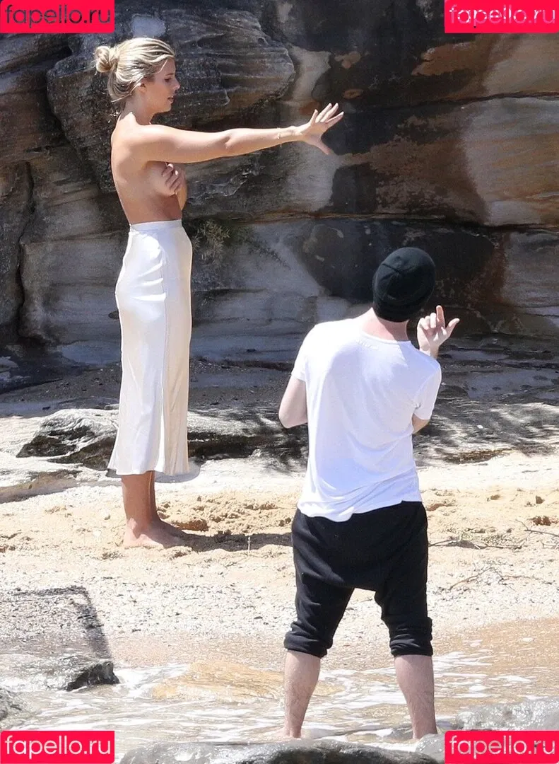 Natasha Oakley / tashoakley Onlyfans Photo Gallery 