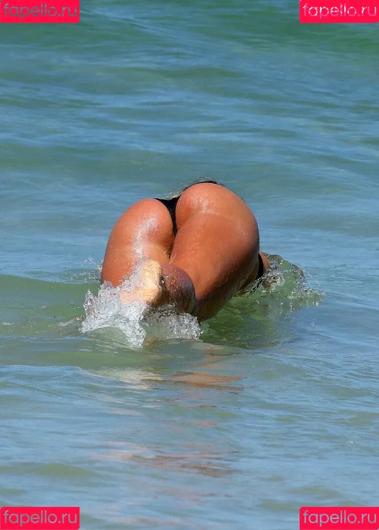 Natasha Oakley / tashoakley Onlyfans Photo Gallery 