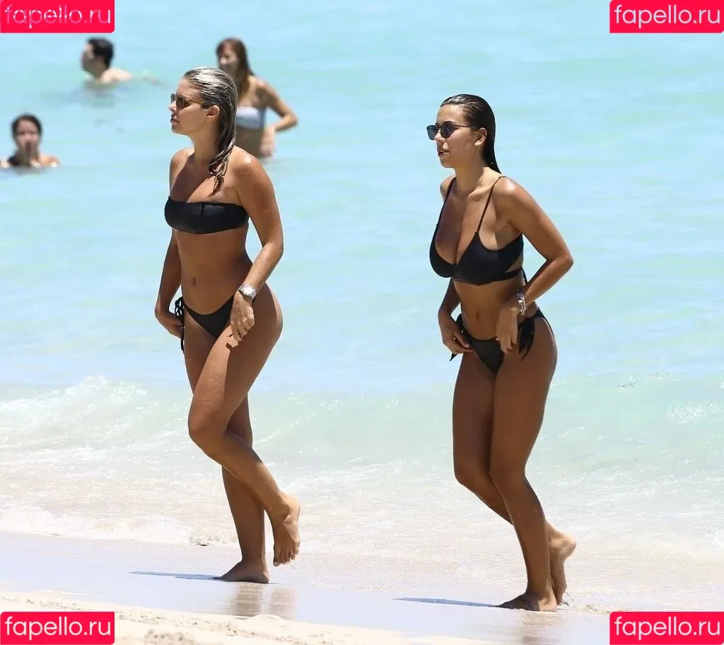 Natasha Oakley / tashoakley Onlyfans Photo Gallery 