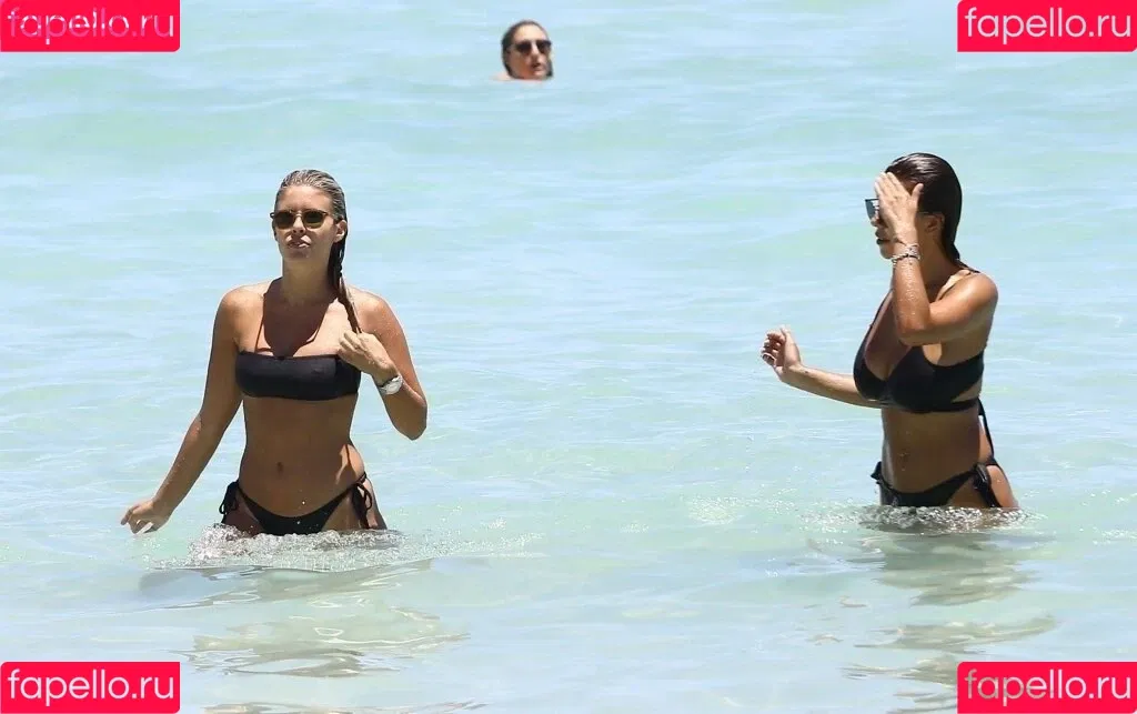 Natasha Oakley / tashoakley Onlyfans Photo Gallery 
