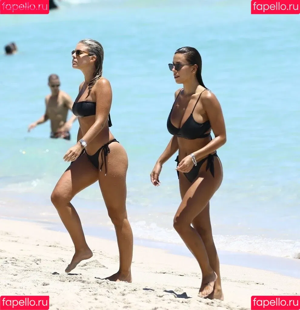 Natasha Oakley / tashoakley Onlyfans Photo Gallery 
