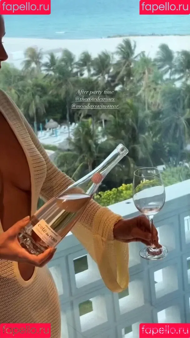 Natasha Oakley / tashoakley Onlyfans Photo Gallery 
