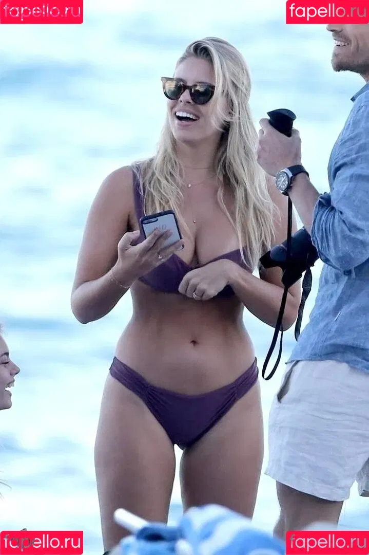 Natasha Oakley / tashoakley Onlyfans Photo Gallery 