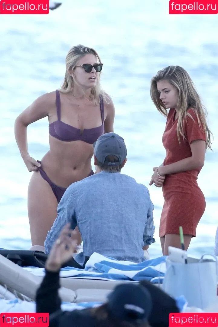 Natasha Oakley / tashoakley Onlyfans Photo Gallery 