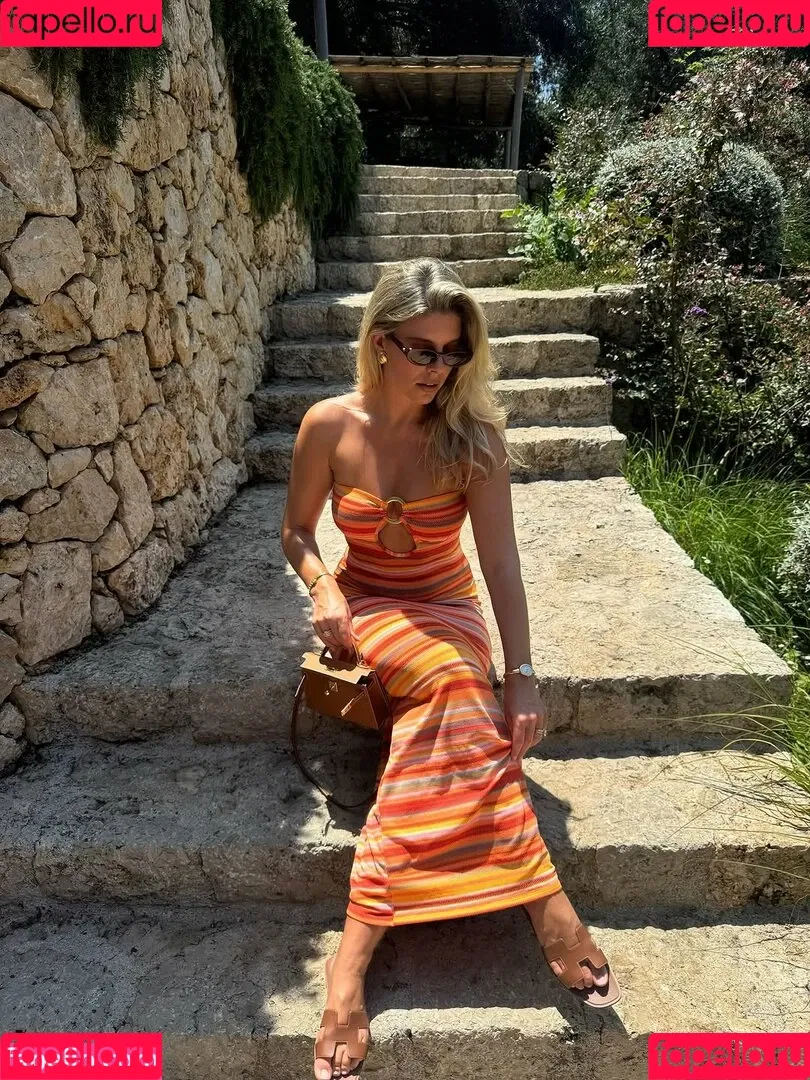 Natasha Oakley / tashoakley Onlyfans Photo Gallery 