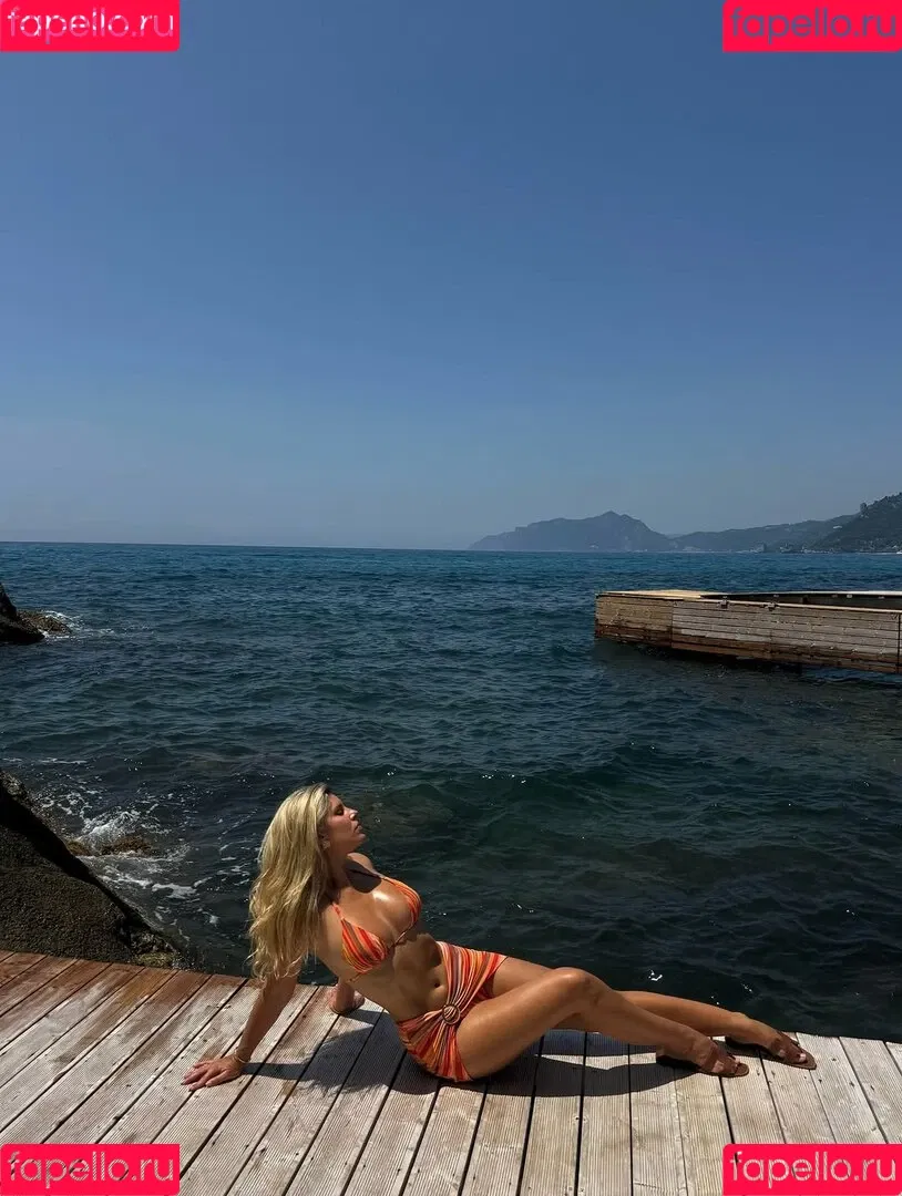 Natasha Oakley / tashoakley Onlyfans Photo Gallery 