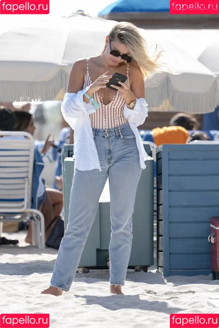Natasha Oakley / tashoakley Onlyfans Photo Gallery 