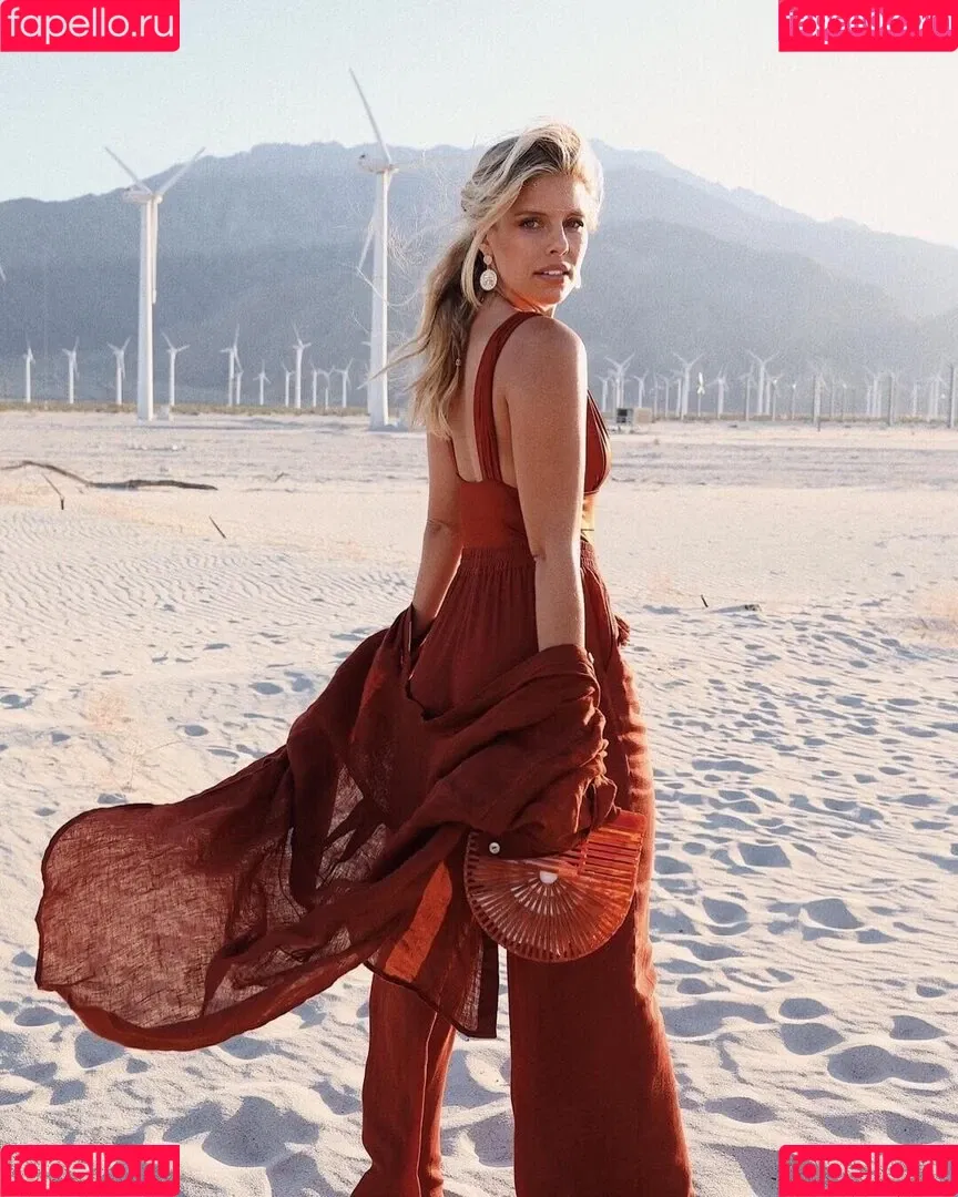 Natasha Oakley / tashoakley Onlyfans Photo Gallery 