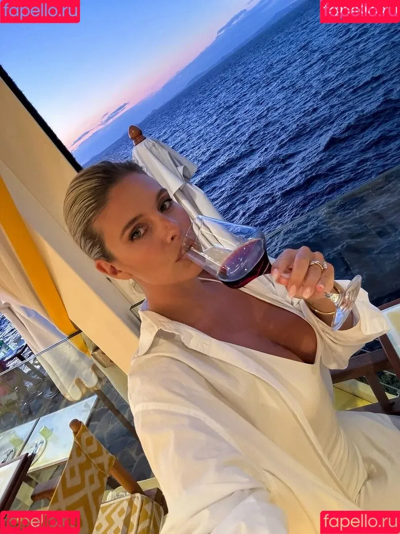 Natasha Oakley / tashoakley Onlyfans Photo Gallery 