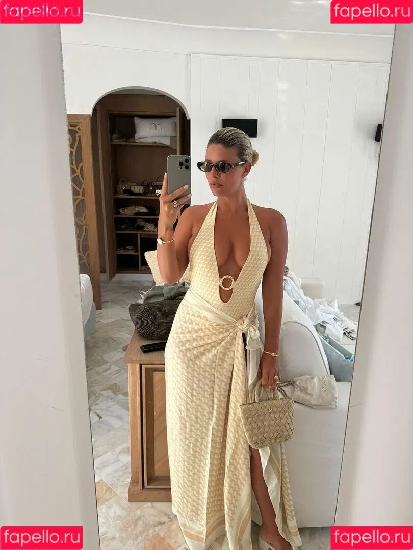 Natasha Oakley / tashoakley Onlyfans Photo Gallery 