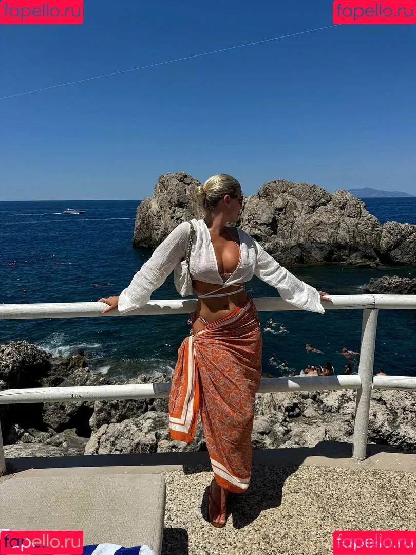 Natasha Oakley / tashoakley Onlyfans Photo Gallery 