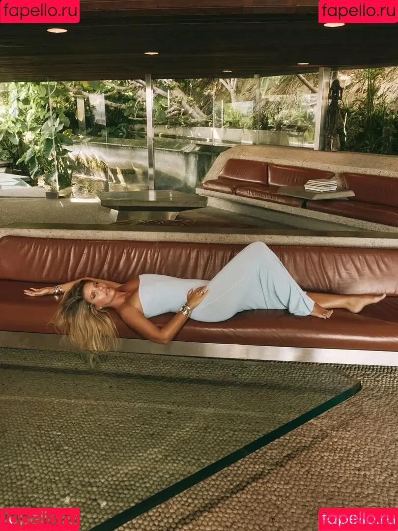 Natasha Oakley / tashoakley Onlyfans Photo Gallery 