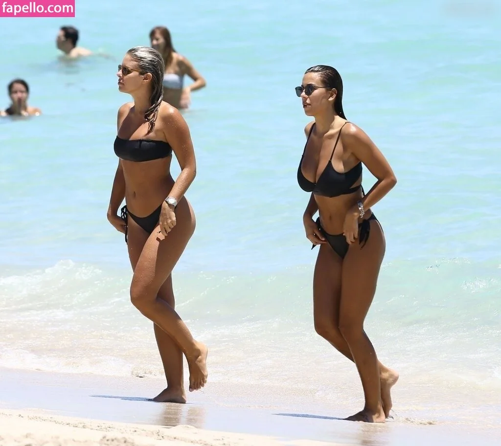 Natasha Oakley / tashoakley Onlyfans Photo Gallery 