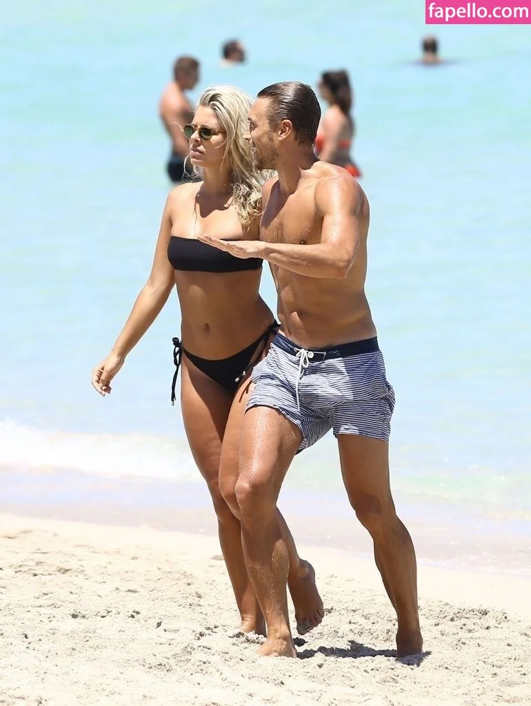 Natasha Oakley / tashoakley Onlyfans Photo Gallery 