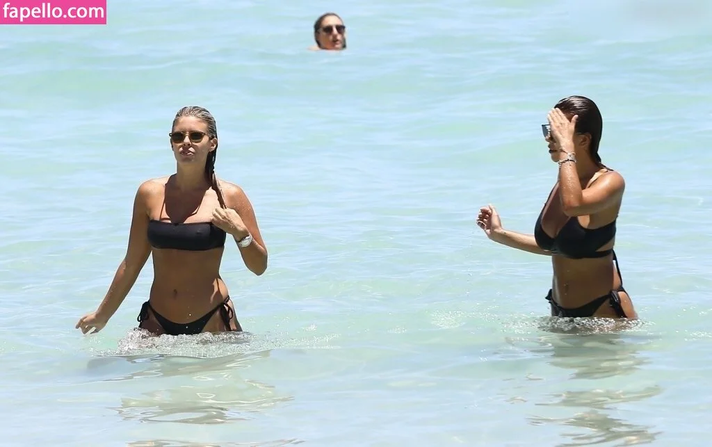 Natasha Oakley / tashoakley Onlyfans Photo Gallery 