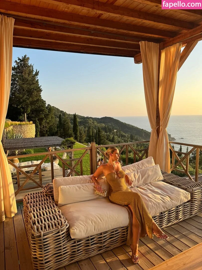 Natasha Oakley / tashoakley Onlyfans Photo Gallery 