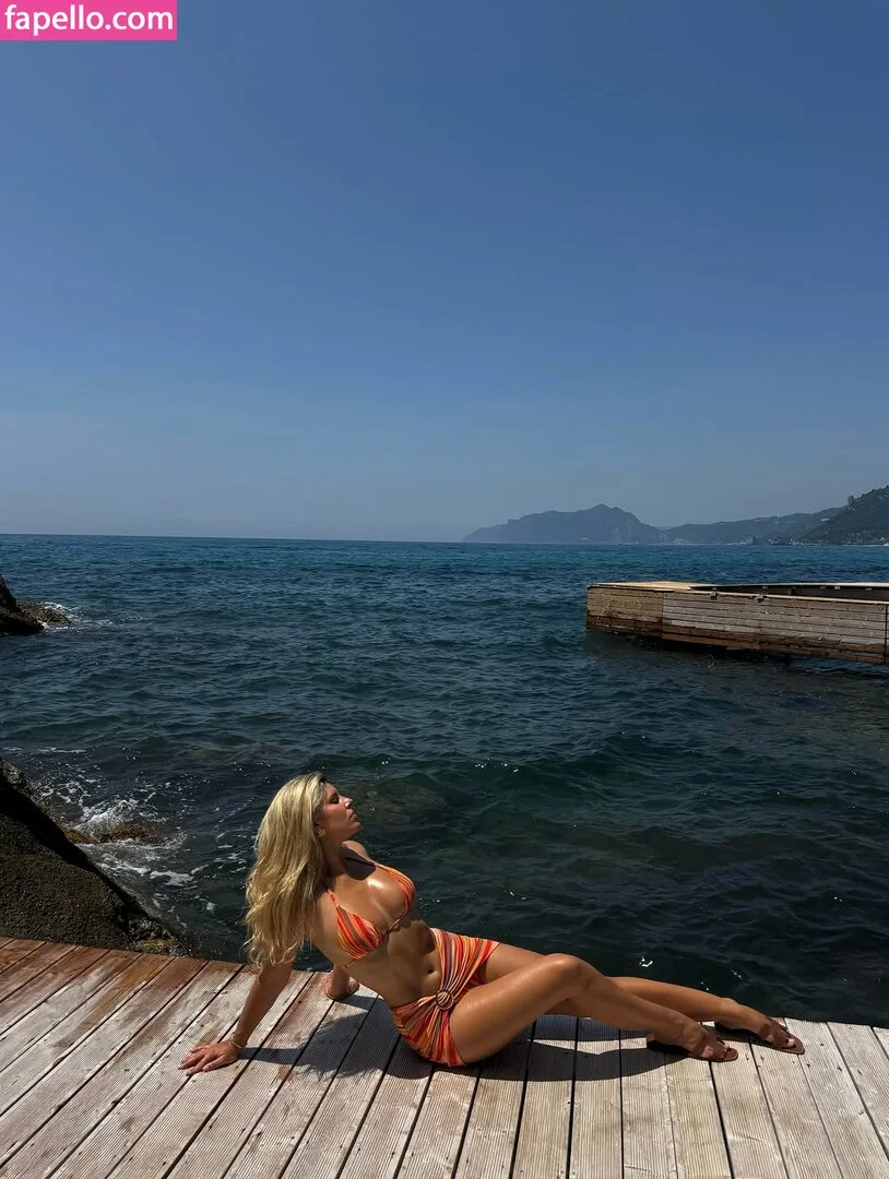 Natasha Oakley / tashoakley Onlyfans Photo Gallery 