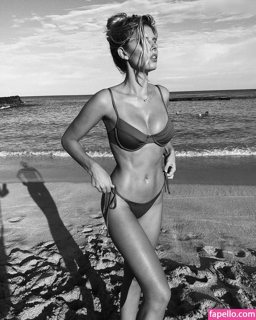 Natasha Oakley / tashoakley Onlyfans Photo Gallery 