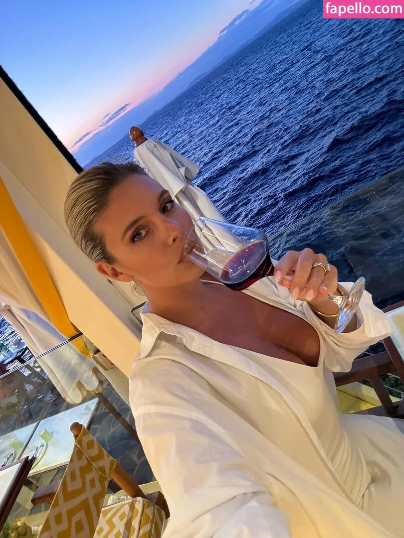 Natasha Oakley / tashoakley Onlyfans Photo Gallery 